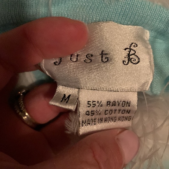 Gorgeous Christmas sweater with feathery collar - Picture 11 of 11